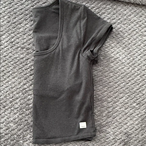 Vuori Dark Gray Crop Top - Picture 4 of 5